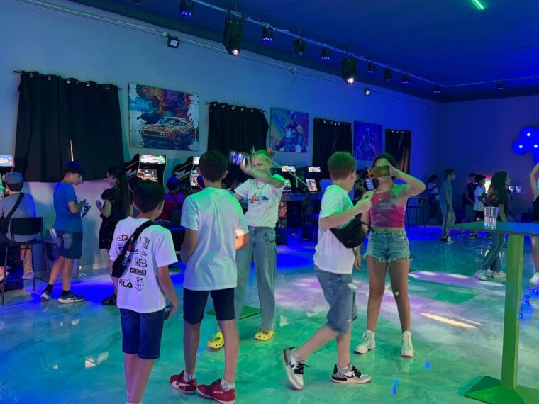 main area with kids