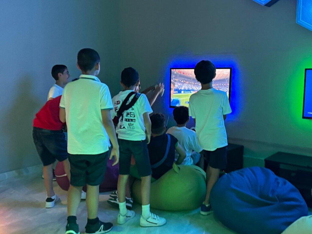 ps4_ps5 kids playing