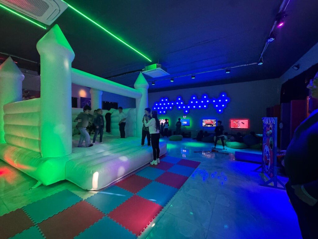 white bouncing castle near ps4_ps5